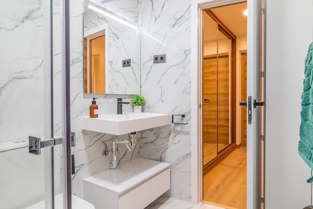 Apartamento Reformado Y Tranquilo Junto A Gran Via Мадрид Екстер'єр фото